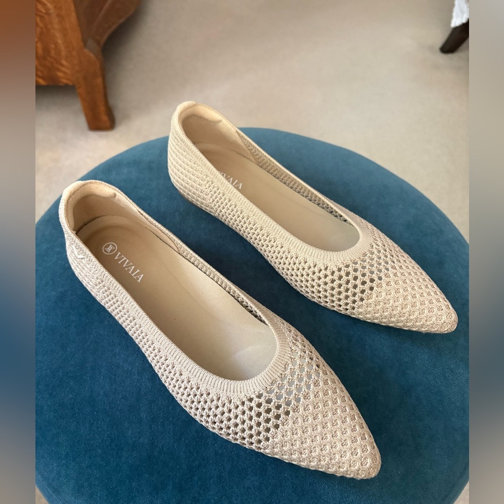 Vivaia Women's Beige Knit Pointed-Toe Flats